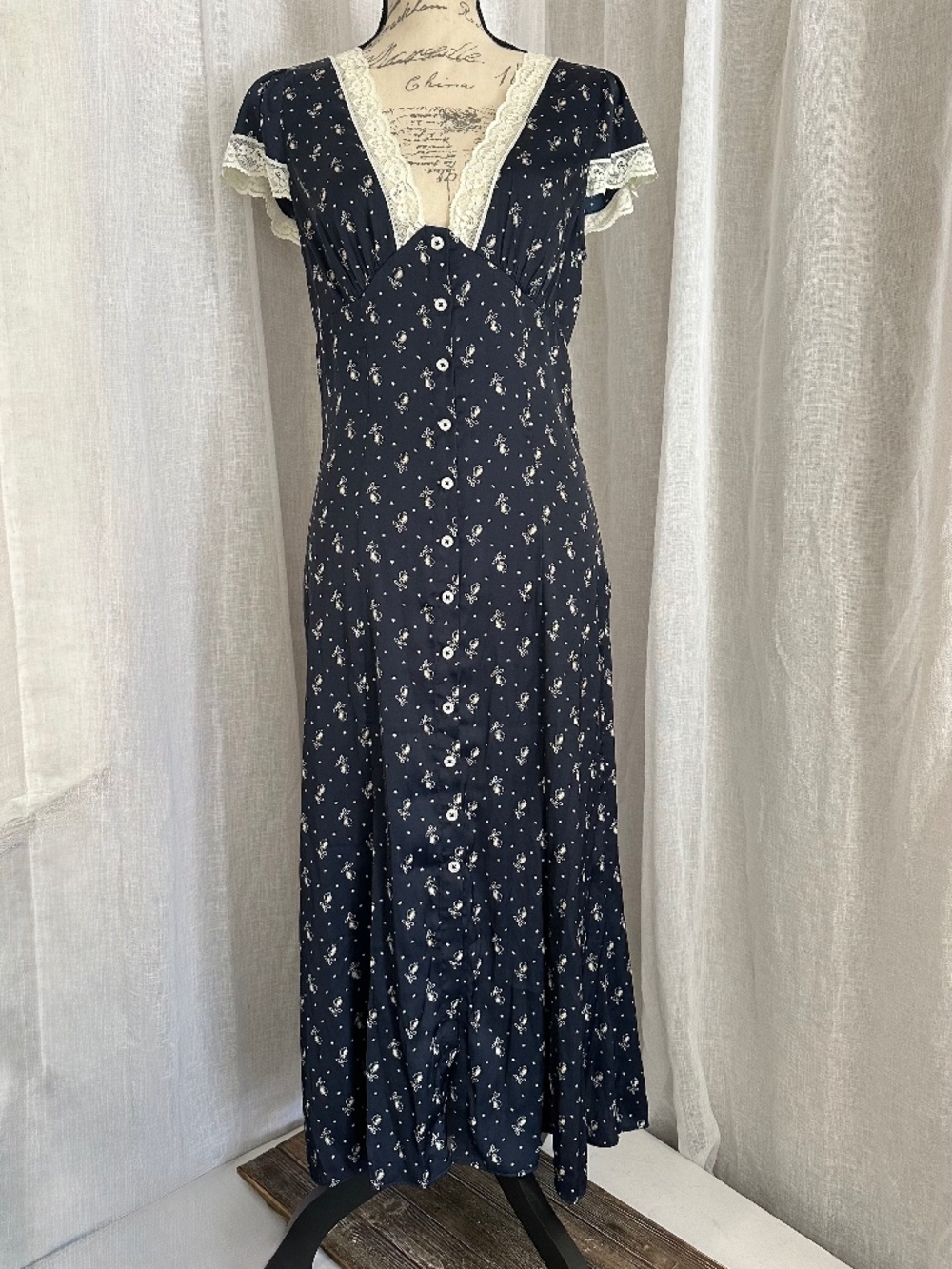 Urban Outfitters Kimchi Blue Faye Lace Trim Button-Down Midi Maxi Dress Medium